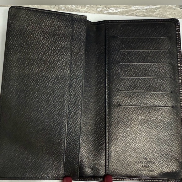 Authentic Louis Vuitton Epi Leather
Long Wallet - Black (Vintage) - Picture 3 of 4